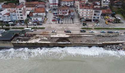 Kastamonu'da dalgalar sahilde hasara neden oldu