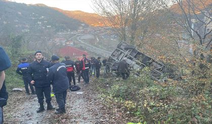 Zonguldak'ta öğrenci servisi şarampole devrildi: Ölü ve yaralılar var