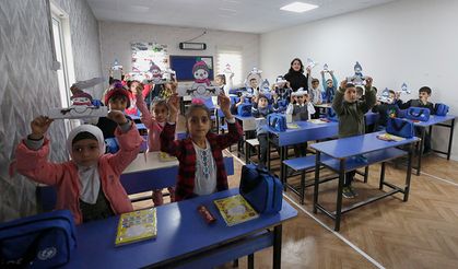 Elazığ'a yerleştirilen Ahıskalı Türkü öğrenciler ilk karnelerini aldı