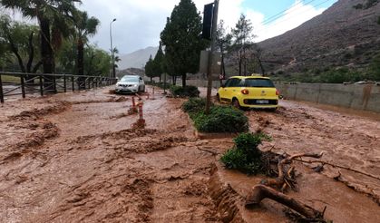 Marmaris'te yağış yaşamı olumsuz etkiliyor