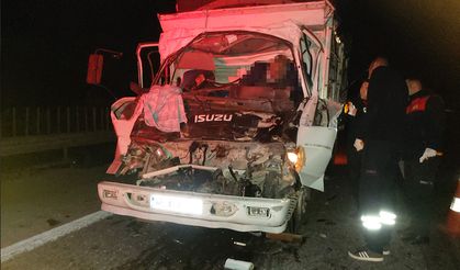Osmaniye'de kamyona arkadan çarpan kamyonetteki 2 kişi hayatını kaybetti