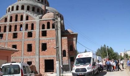 Mardin'de cami inşaatının iskelesi çöktü: 1 ölü 1 yaralı