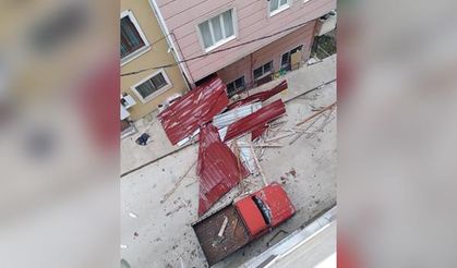 Rize'de fırtına: Evlerin çatıları uçtu