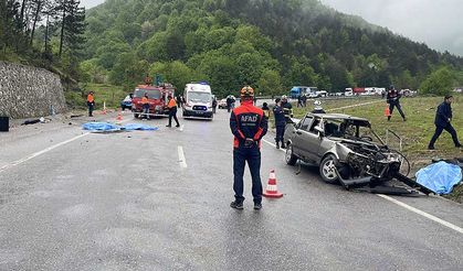 Zonguldak'ta istinat duvarına çarpan araçtaki 3 kişi öldü