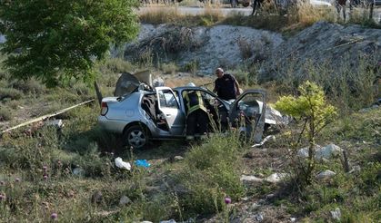 Konya'da TIR'ın dorsesine çarpan otomobildeki bir kişi öldü, üç kişi yaralandı