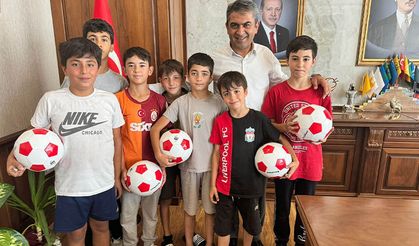 masya'da futbol topları kesilen çocuklar, belediye başkanına şikayete gitti