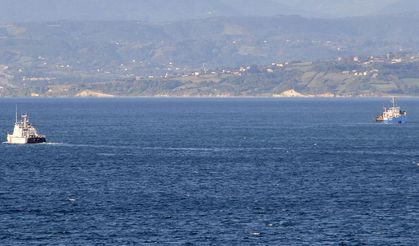 Sinop açıklarında batma tehlikesi geçiren gemi kentin doğal limanına demirledi