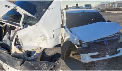 Afyonkarahisar'da servis minibüsü ile otomobil çarpıştı, 16 kişi yaralandı