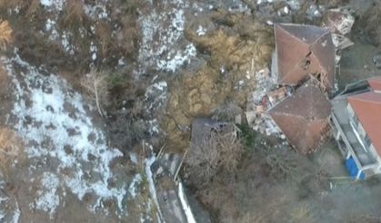 Sinop'ta heyelan meydana geldi: 3 ev ve 1 ahır enkaza döndü