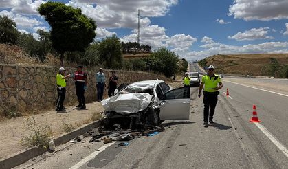 Adıyaman'da korkunç kaza: Otomobil kamyonetle çarpıştı