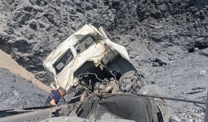 Kütahya'da uçuruma yuvarlanan kamyonun sürücüsü yaşamını yitirdi