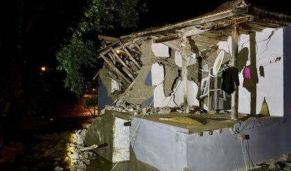 Kırşehir'de sel nedeniyle 1 ev çöktü, hasar gören 3 ev boşaltıldı