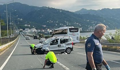 Rize'de takla atan hafif ticari araçtaki 2 kişi öldü, 3 kişi yaralandı