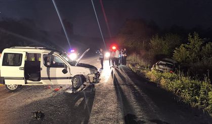 Bartın'da otomobil ile hafif ticari araç çarpıştı