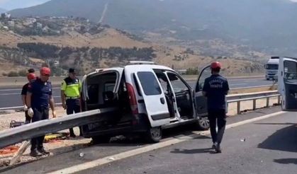 Osmaniye'de korkunç kaza: Bariyer motordan girdi, bagaj bölümünden çıktı
