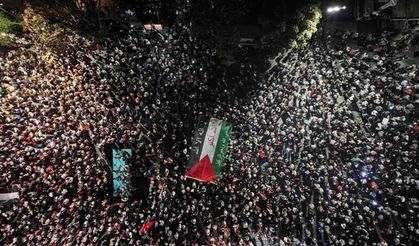 İstanbul'da Gazze için tarihi anlar: On binlerce kişi tekbirler ve dualarla Ayasofya'ya yürüdü