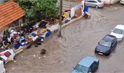 Denizli'de sağanak nedeniyle bazı evleri ve alt geçitleri su bastı
