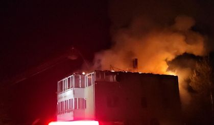 Çorum'da eve yıldırım isabet etti