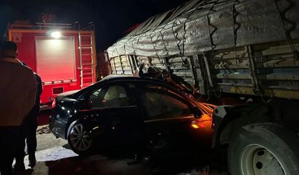 Afyonkarahisar’da tır ile otomobil çarpıştı: 2 ölü, 2 yaralı
