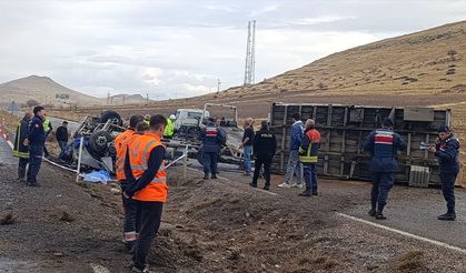 Kayseri'de tırın devrilmesi sonucu 1 kişi hayatını kaybetti