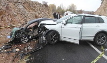 Konya'da 2 otomobilin çarpıştığı kazada 1 kişi hayatını kaybetti