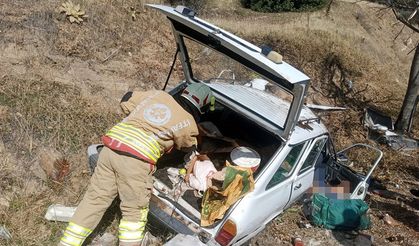 Manisa'da şarampole devrilen otomobildeki 2 kişi hayatını kaybetti