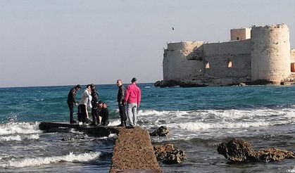 Mersin'de denize giren genç boğularak can verdi