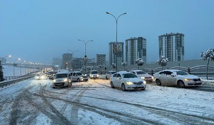 Şanlıurfa'da kar yağışı etkili oluyor