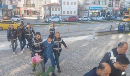 Konya'da yakalanan 55 dolandırıcılık şüphelisinden 26'sı tutuklandı