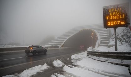 Bolu Dağı'nda kar ve sis etkili oldu