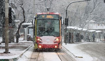 Bursa ve Yalova'da kar yağışı etkili oldu