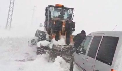 Erzurum'da yolda kalan 15 kişi kurtarıldı