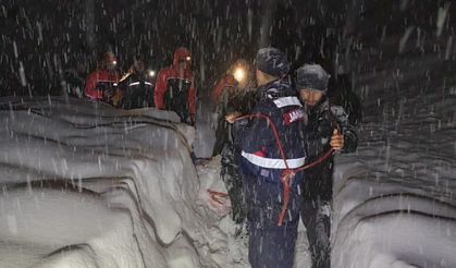 Çığ altında kalan çoban hayatını kaybetti