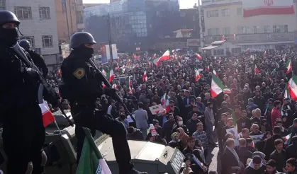 İran'da can kaybı 7 bin 2'ye yükseldi