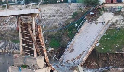 Hatay'da yaya köprüsü yıkıldı