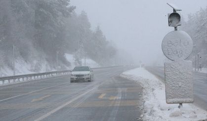 Bolu Dağı'nda kar yağıyor