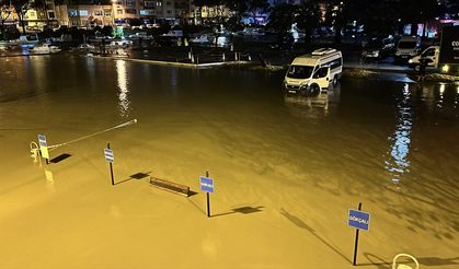 Çanakkale'de sağanak nedeniyle Kepez Çayı taştı, Sarıçay'ın debisi yükseldi