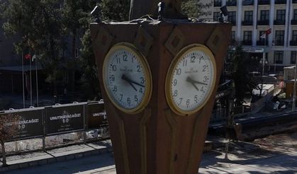 Asrın felaketi: Adıyaman'da saat kulesi 3 yıldır 04.17'yi gösteriyor
