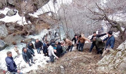 Bitlis'te otomobil uçuruma yuvarlandı! 3 ölü, 5 ağır yaralı