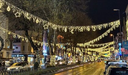 Fatih'te, Fevzipaşa Caddesi ramazan için süslendi