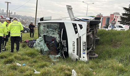 Samsun'da öğrenci servisi devrildi: 11 yaralı