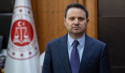 Akın Gürlek, kazandığı tazminatı Türk Kızılay'a bağışladı
