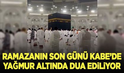 Ramazanın son günü Kabe'de yağmur altında dua ediliyor
