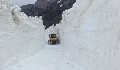 Görüntüler Türkiye'den! Mayıs ayında kar kalınlığı 6 metre