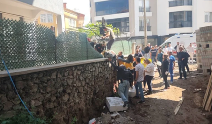 Aksaray'da korkuluk demiri sırtına saplanan işçi ağır yaralandı