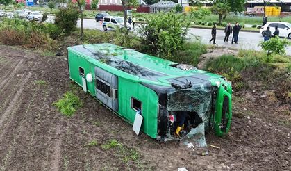 Çanakkale'de otobüs tarlaya devrildi! 46 kişi yaralandı