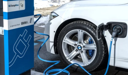 BMW'den yangın riski uyarısı: Evlerin yanına park etmeyin