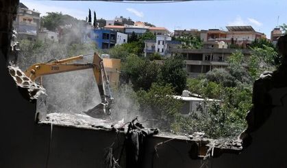 İsrail ordusu, Lübnan'ın güneyinde evleri iş makineleriyle yıktı