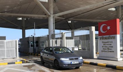 O yanlıştan dönüldü! Bakanlıktan resmi açıklama: Yabancı Plakalı Aracı Türkiye'de kimler kullanabilir?