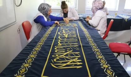 3'üncü Selim'in türbesinin örtüsü, Diyarbakır'da ilmek ilmek işleniyor
